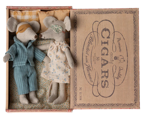 Mom & Dad Mice In Cigarbox